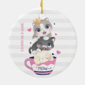 幻想的な花とキャラクター猫のイチゴカップケーキ セラミックオーナメント (裏面)