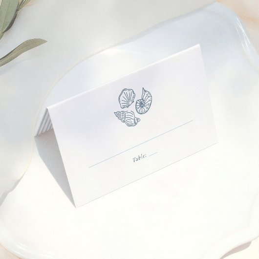 幻想的な落書きの青い結婚式ゲストテーブル番号 プレイスカード