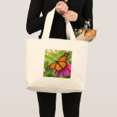 幻想的な蝶と花のマーケット ラージトートバッグ (正面(商品))