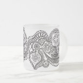 幻想的な装飾的ゼンタングルレースの花 霜降りガラス フロストグラスマグカップ (正面右)