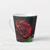 幻想的な赤いバラと滝の前 カフェラテマグ (左アングル)
