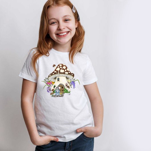 幻想的な青い花のネズミのキノコの家 Tシャツ