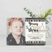 幼児のワイルドな3歳の誕生日写真招待状の少年 招待状 (スタンド正面)