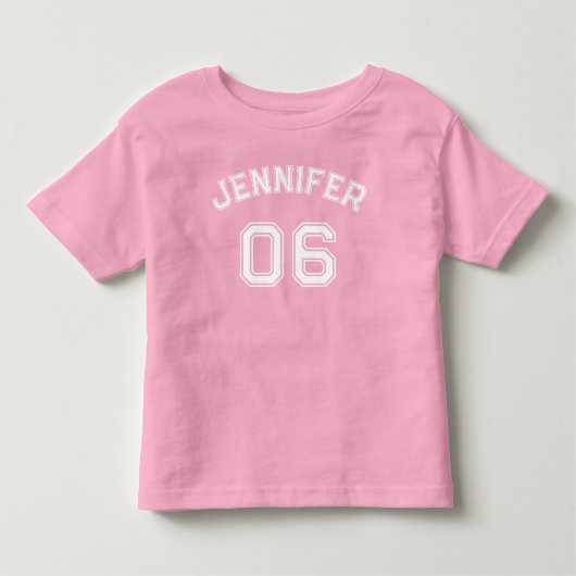 幼児の女の子の名前ジャージー番号スポーツピンク綿 トドラーTシャツ (正面)