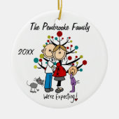 幼児の女の子または猫のオーナメントが付いている予期しているカップル セラミックオーナメント (正面)