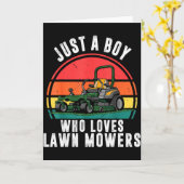 幼児の少年がゼロターン芝刈機を愛する面白いモ カード (黄色い花)