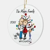 幼児の男の子または猫のオーナメントが付いている予期しているカップル セラミックオーナメント (左)