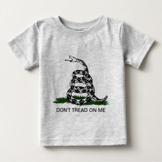 幼児のTシャツ：ガッズデン革命旗 ベビーTシャツ