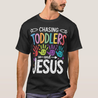 幼児を追いかけながら Tシャツ