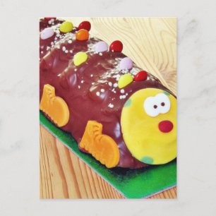 幼児向けのケータピラー型チョコレートケーキ ポストカード