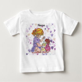 幼児用Tシャート　小さな女の子と赤ちゃん人形 ベビーTシャツ