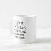 幼年期の最初30年 コーヒーマグカップ (正面左)