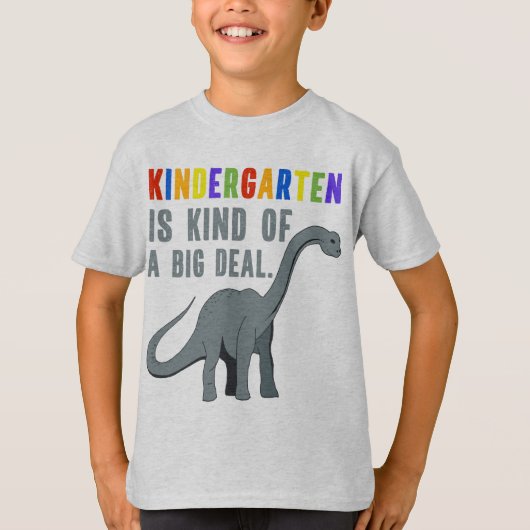 幼稚園って結構大変!かわいい恐竜グッズ Tシャツ (正面)