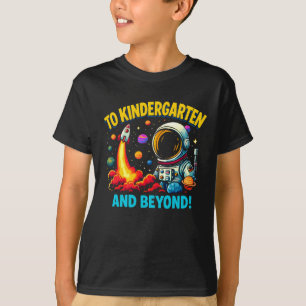 幼稚園と宇宙飛行士ロケットの向こうへおもしろい Tシャツ