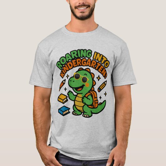 幼稚園に吼えて突入！恐竜Tシャツ Tシャツ (正面)