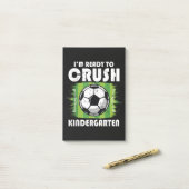 幼稚園のサッカーで新しい門出を祝う ポストイット (デスク上)