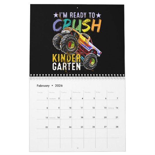 幼稚園のモンスタートラックをつぶす準備ができている子供たち カレンダー (2月 2026)