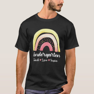 幼稚園の先生のためのバックトゥスクール初日の雨 Tシャツ