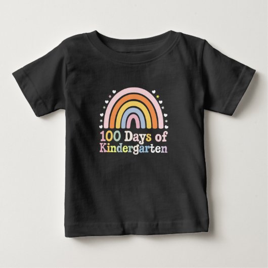 幼稚園の先生のための100日目おめでとうグッズ 100日記念 ベビーTシャツ (正面)