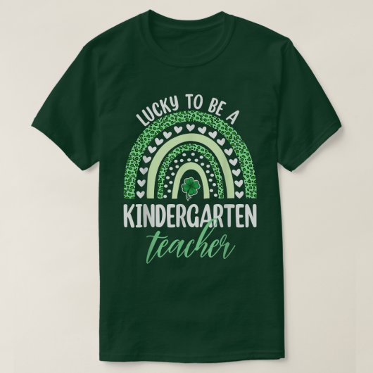 幼稚園の先生TシャツのSt Patrになれてラッキー Tシャツ (デザイン正面)