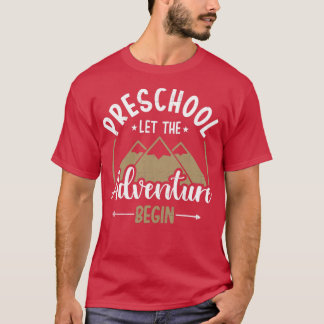 幼稚園の初日は冒険を始める Tシャツ