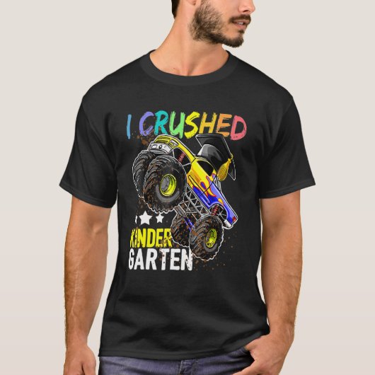 幼稚園の卒業式を制覇した男の子モンスタートラック Tシャツ (正面)