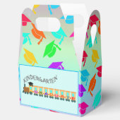 幼稚園の卒業生の帽子と可愛い電車 フェイバーボックス (オープン)