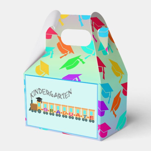 幼稚園の卒業生の帽子と可愛い電車 フェイバーボックス (正面サイド)