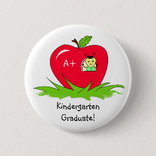 幼稚園の大学院の赤いAppleのお祝い 缶バッジ