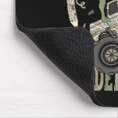 幼稚園の怪物トリュックをつぶす準備ができている女性 マウスパッド (コーナー)