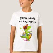 幼稚園の恐竜に入り込む Tシャツ (正面)