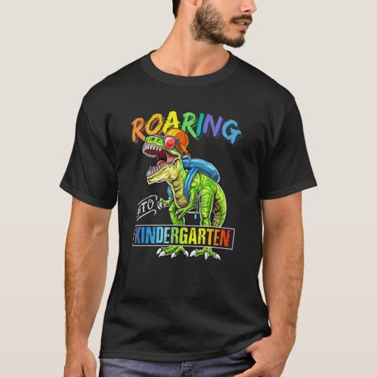 幼稚園の恐竜バックパックに轟音T Tシャツ (正面)