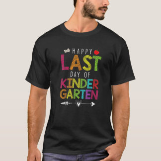 幼稚園の最後の日の幸せなおもしろい先生 Tシャツ