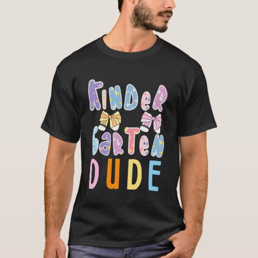 幼稚園の男の子 先生 女の子 学校へ行こう Tシャツ (正面)