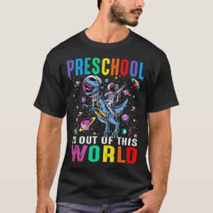 幼稚園は、この世界宇宙飛行士の恐竜から出ている Tシャツ