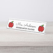 幼稚園カスタム先生の赤いリンゴのロゴ デスクネームプレート (正面)