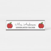 幼稚園カスタム先生の赤いリンゴのロゴ デスクネームプレート (正面)