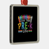 幼稚園前の生活を生きる幼稚園前 メタルオーナメント (右)