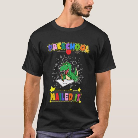 幼稚園前K Gradu幼稚園に釘付け Tシャツ (正面)