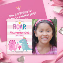 幼稚園卒業写真恐竜の少女かわいい