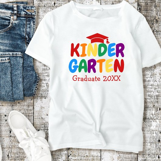 幼稚園大学院虹の文字チャイルド Tシャツ