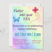 幼稚園年中さんの誕生日招待状に蝶のデザインがぴったり! お子様の名前、年齢、日付、パーティーの詳細を 招待状 (正面)