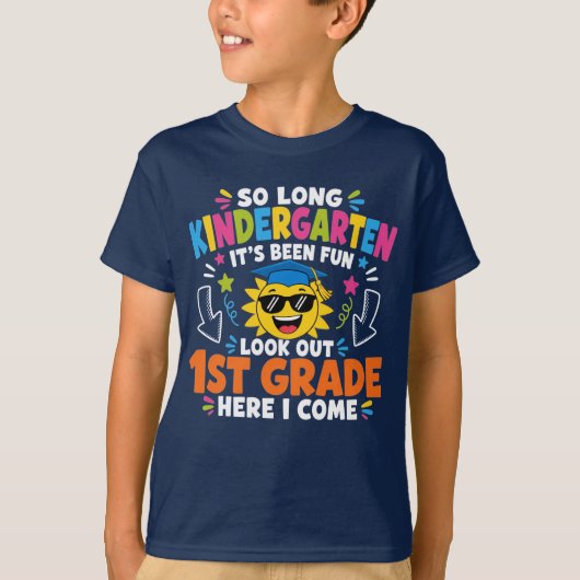 幼稚園最後の日の卒業式 小学生 Tシャツ (正面)