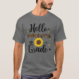 幼稚園1日目先生ヒョウ Tシャツ