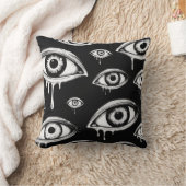 幽霊のよく出る視線：暗闇の中の超現実的な目 クッション (ブランケット)