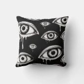 幽霊のよく出る視線：暗闇の中の超現実的な目 クッション (裏面)