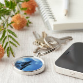 幽霊のオオカミが月に向かって吠える キーホルダー (側面)