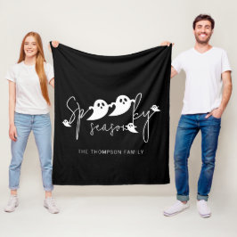 幽霊のシルエットが可愛いハロウィーン スクリプトデザインTシャツ フリースブランケット