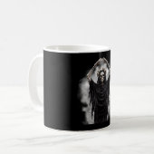 幽霊のハートの手の怖い顔の母の日フラワー コーヒーマグカップ (正面左)