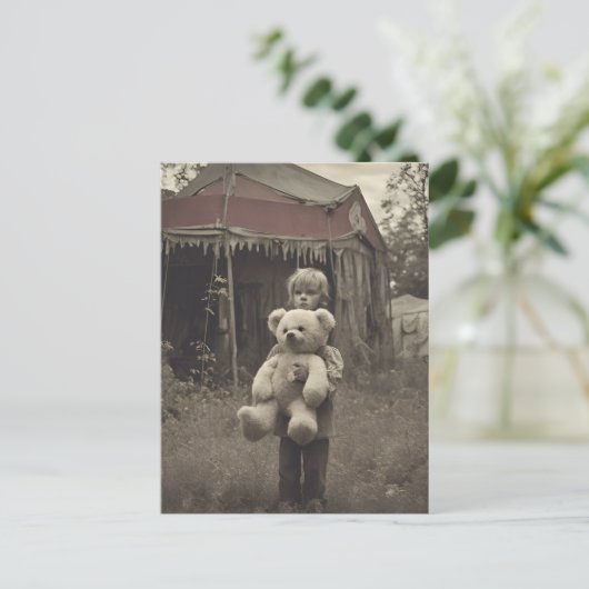 幽霊の子の放棄されたヴィンテージサーカステント ポストカード (スタンド正面)